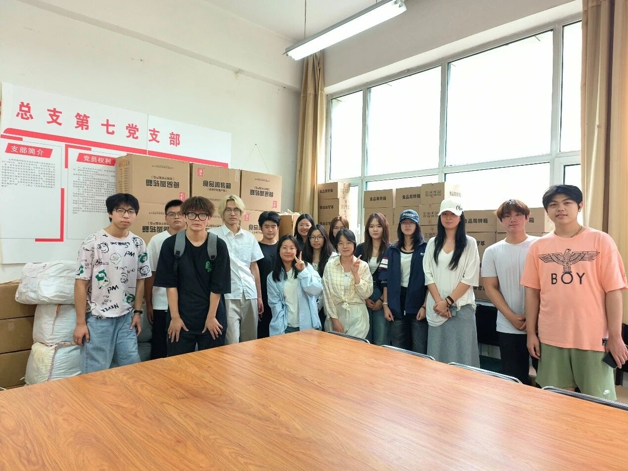 青春启航，2025级新生专属礼包已送达！